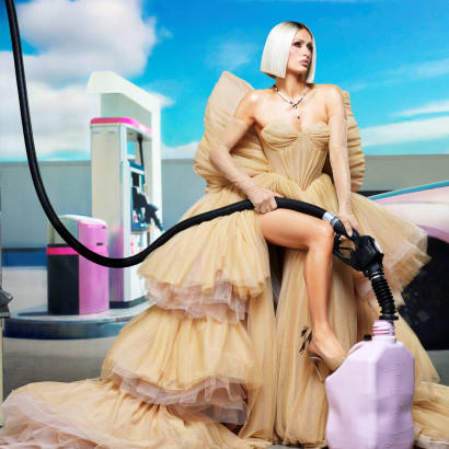 Shot by Giel DOMEN & Kenneth VAN DE VELDE, known in the space for their artistic flair and detail, the campaign captures Paris in ultra-glam hair looks, styled by celebrity hairdresser