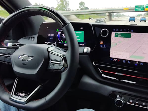 Image of a steering wheel during hands-free-driving.