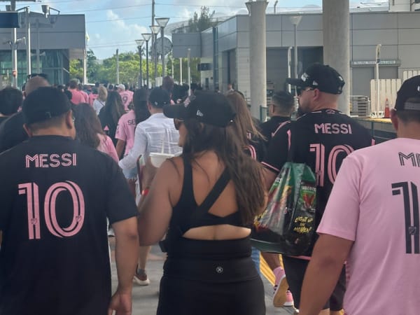 An Inter Miami CF wearing pink and black.