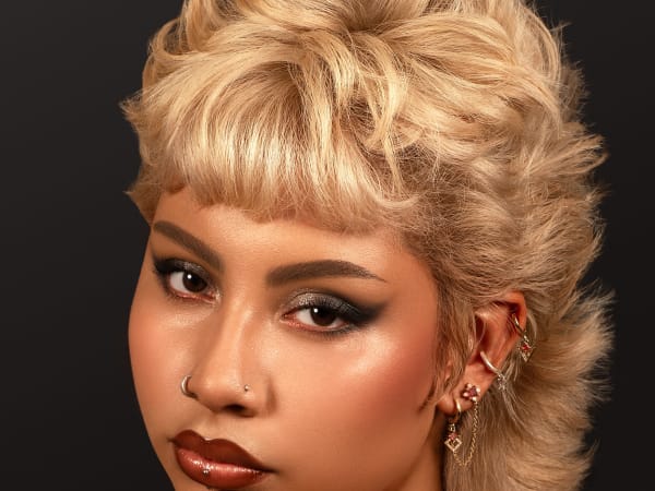 Model with white blonde hair