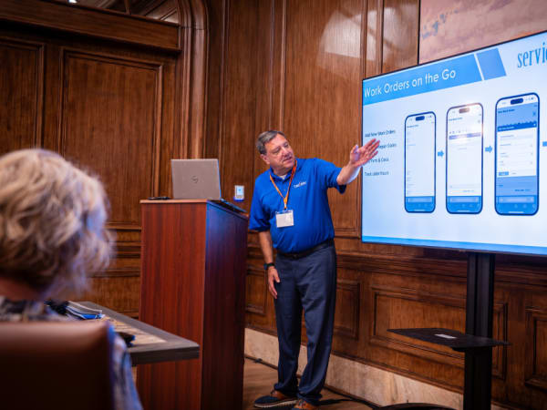 Transfinder’s Frank Gazeley presents the company’s technology solutions to a focus group during the 2026 School Bus Fleet ConneX.