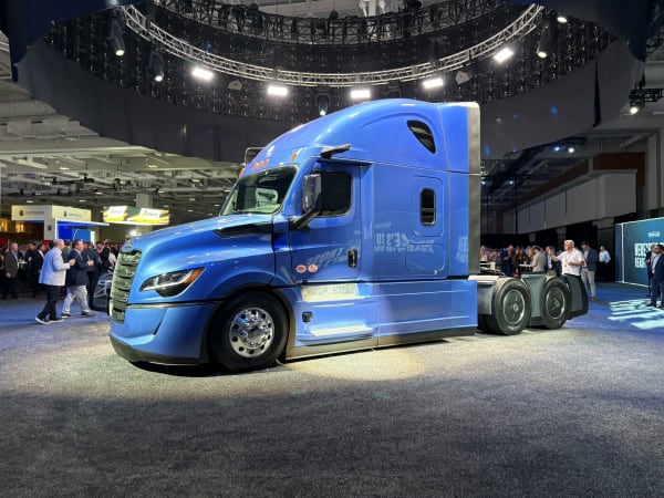 2025 Freightliner Cascadia.