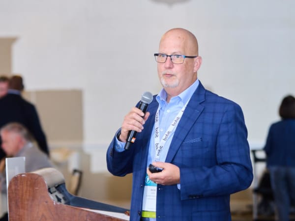Man with microphone delivers a seminar. 