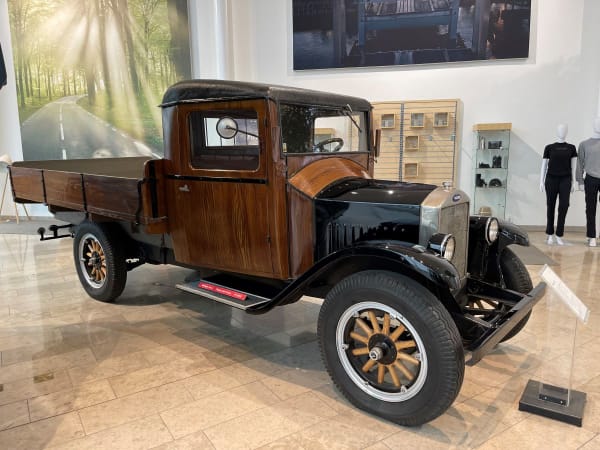 1928 Volvo LV Series truck. 