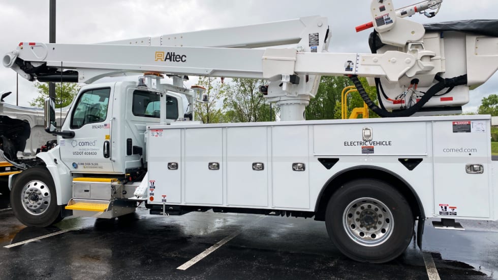 white bucket truck