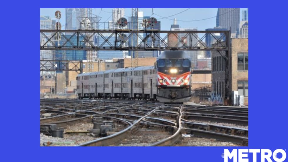 A Metra train switching tracks.