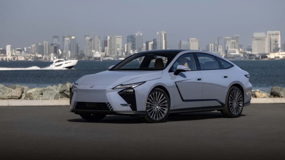 2027 LEXUS ES BATTERY-ELECTRIC MODELS RETURN WITH UP TO 307 MILES OF EPA-ESTIMATED TOTAL RANGE