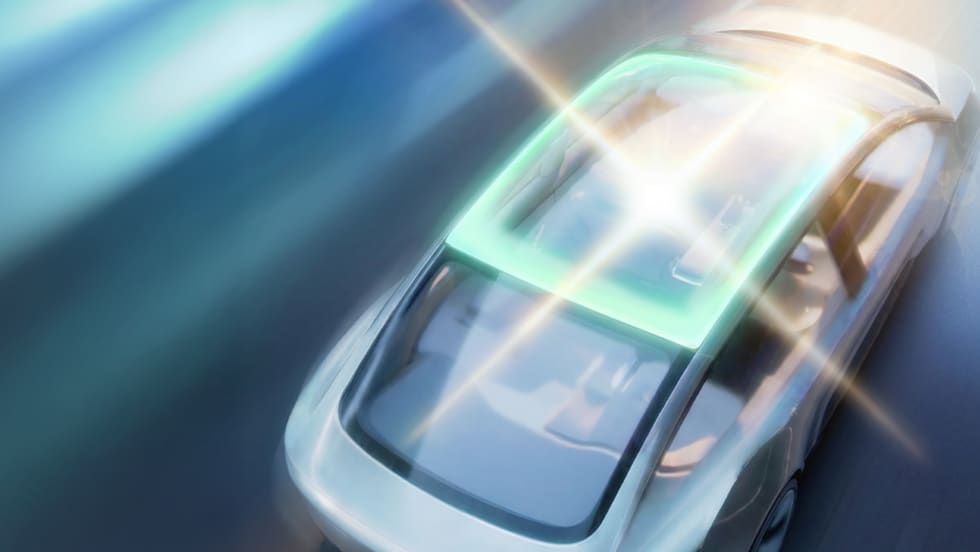 Illustration of an electric vehicle with a panoramic glass roof highlighting Eastman’s Saflex Evoca XIR.SR infrared-reflective interlayer technology.