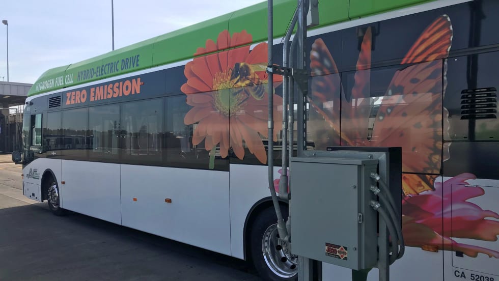 Zero-emissions bus with FLEETWATCH technology