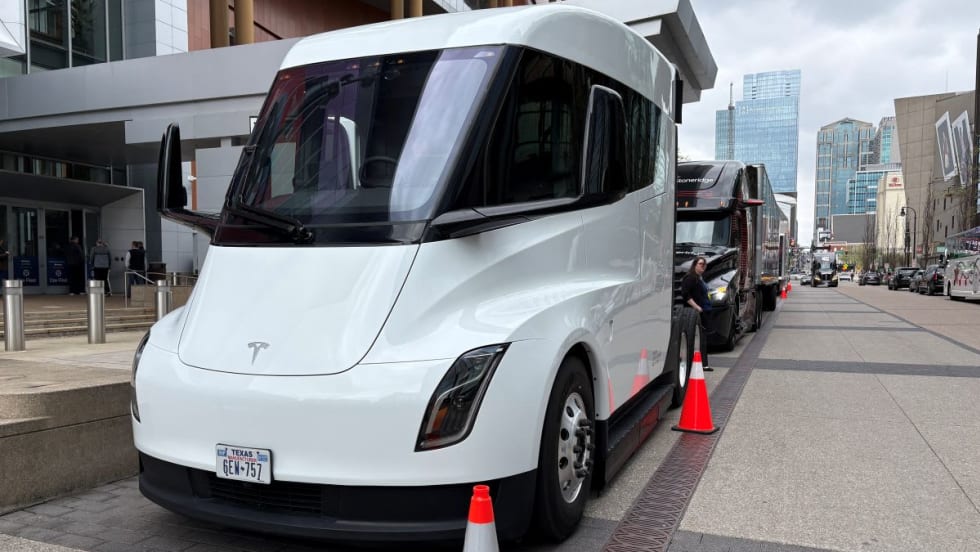 Tesla Semi electric truck 