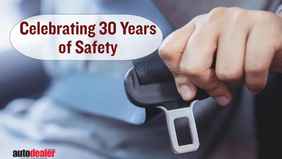 Seatbelt clip on infographic.