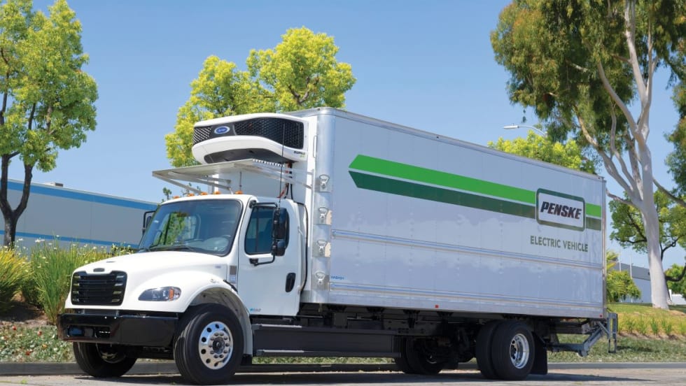 Penske Leasing Freightliner eM2 with Carrier Transicold electric refrigerated trailer.