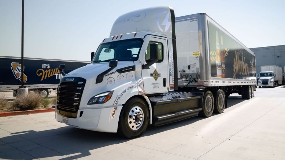 2024 Freightliner eCascadia.