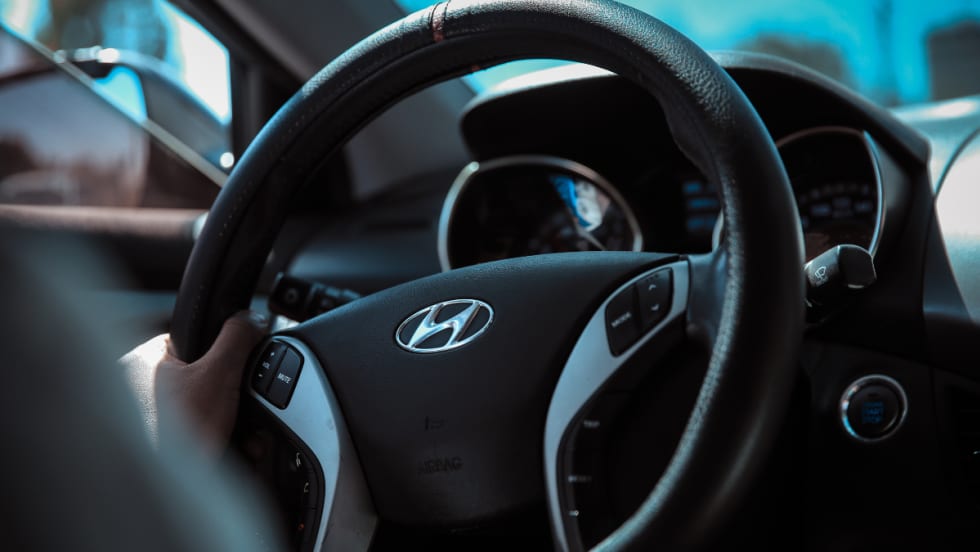 A picture of a dark Hyundai steering wheel. 
