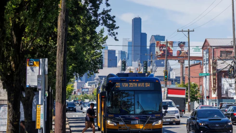 A King Country Metro bus in the city.