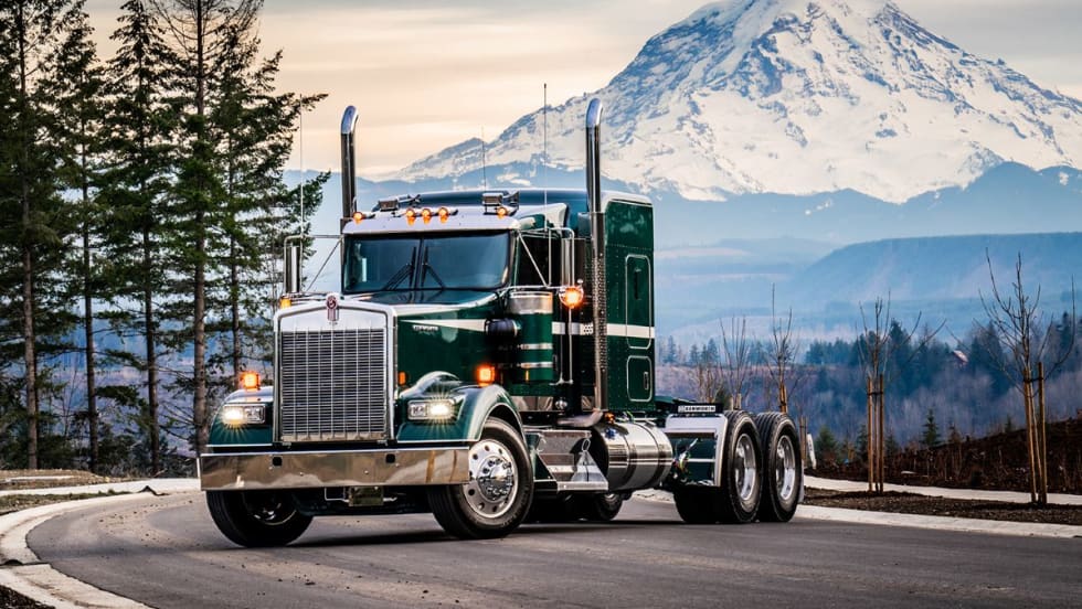 Kenworth W900L.