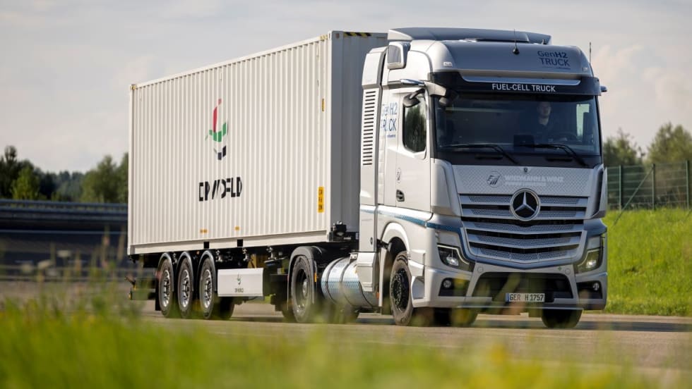 Mercedes-Benz FCBEV truck in Europe.