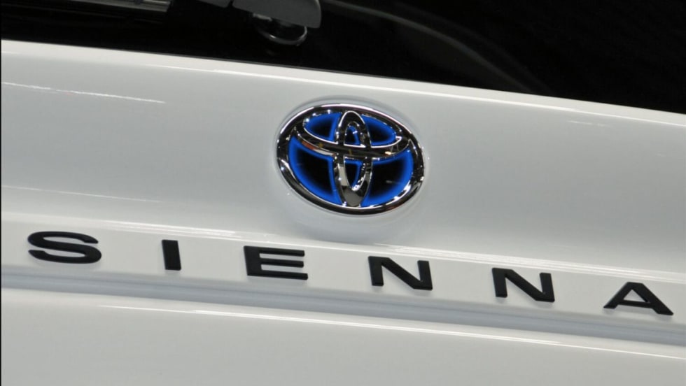 Closeup of the Toyota Sienna logo.