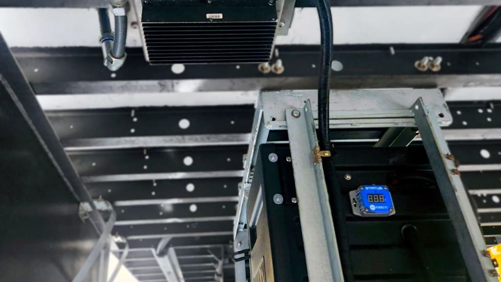 Cargobull liftgate battery charging system.