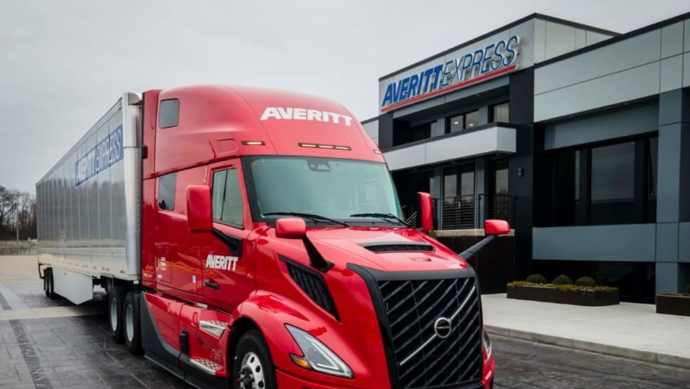 Averitt Express Volvo VNL.