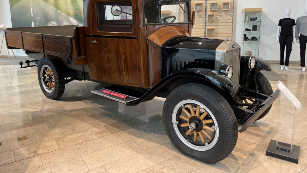 1928 Volvo LV Series truck. 