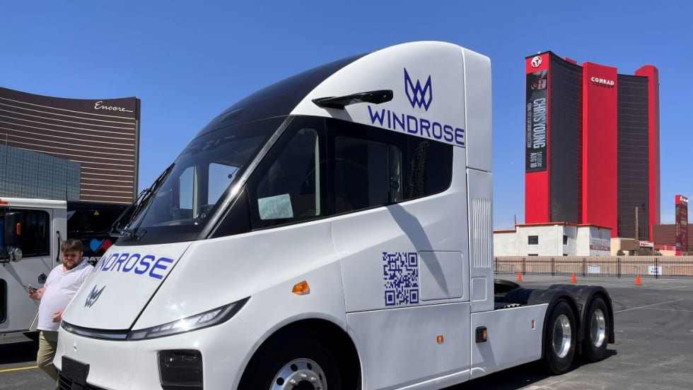 Side view of a Windrose truck.