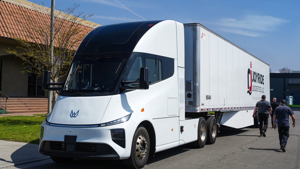 Windrose electric sleeper truck.