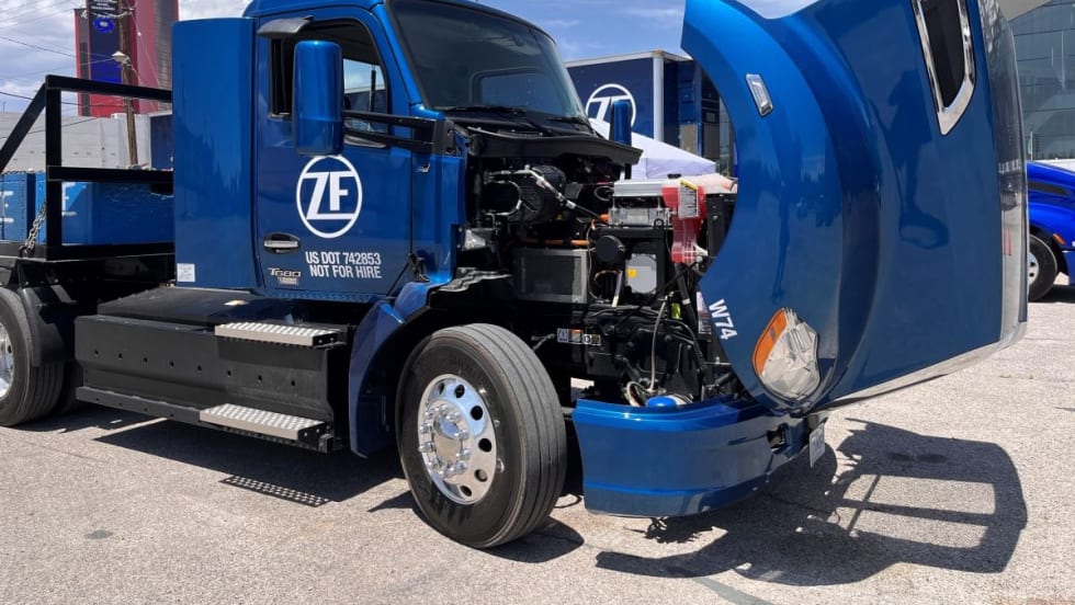 Kenworth T680 truck with ZF AxTrax2 drivetrain.