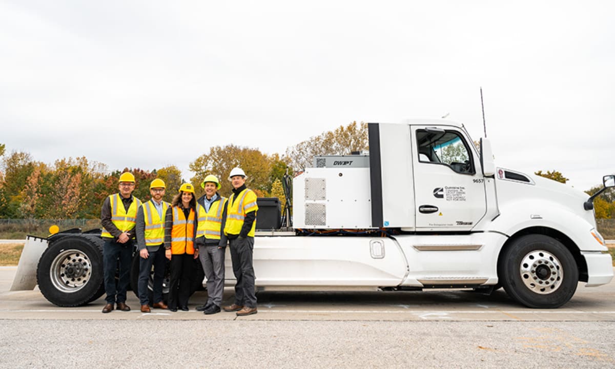 First Highway Segment in U.S. Wirelessly Charges Electric Heavy-Duty Truck While Driving