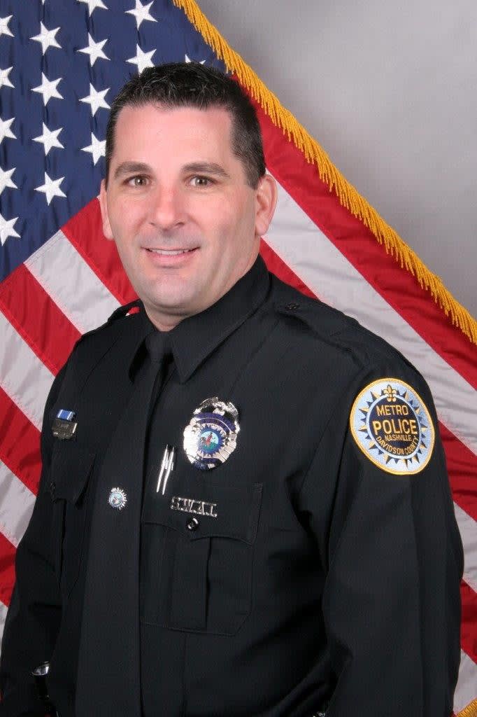 Nashville Officer Wounded, Robbery Suspect Killed in Apartment Shooting