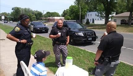 Minnesota Officers Help 9-Year-Old Recover from Lemonade Stand Robbery