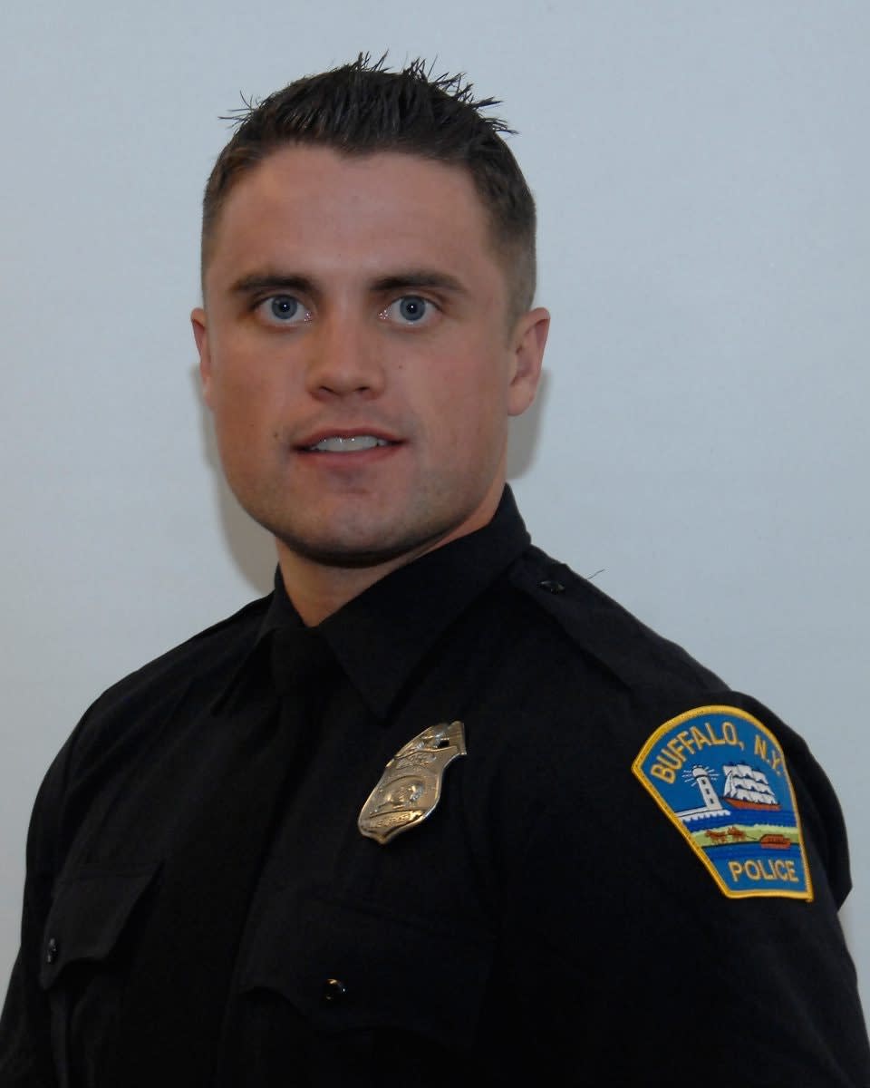 NY Officer Almost Loses Ear, Suspect Killed in Shootout