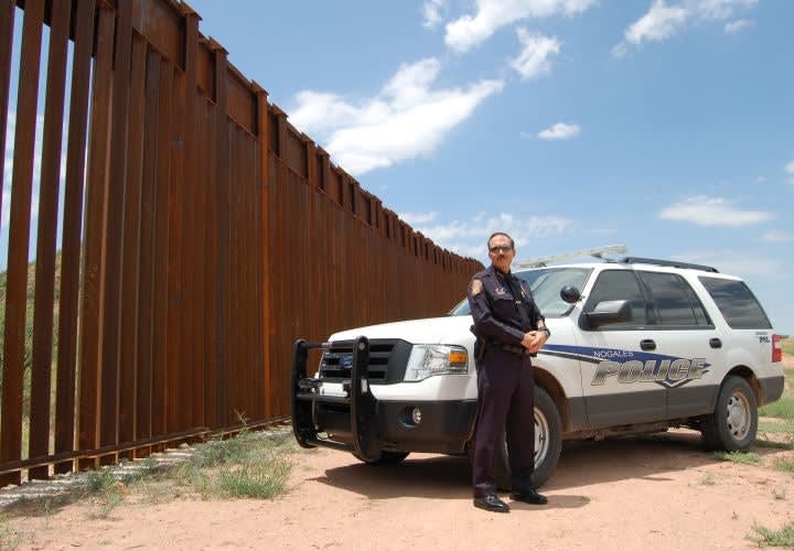 Arizona Lawmakers Seek Funds for Private Border Fence