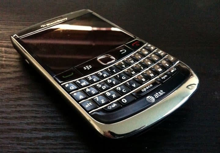 Give Smartphones To Field Cops