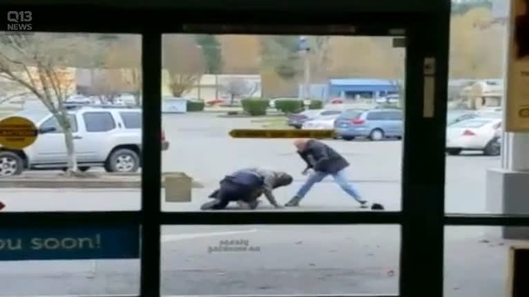 Video: Civilian Comes to Aid of WA Officer Under Attack