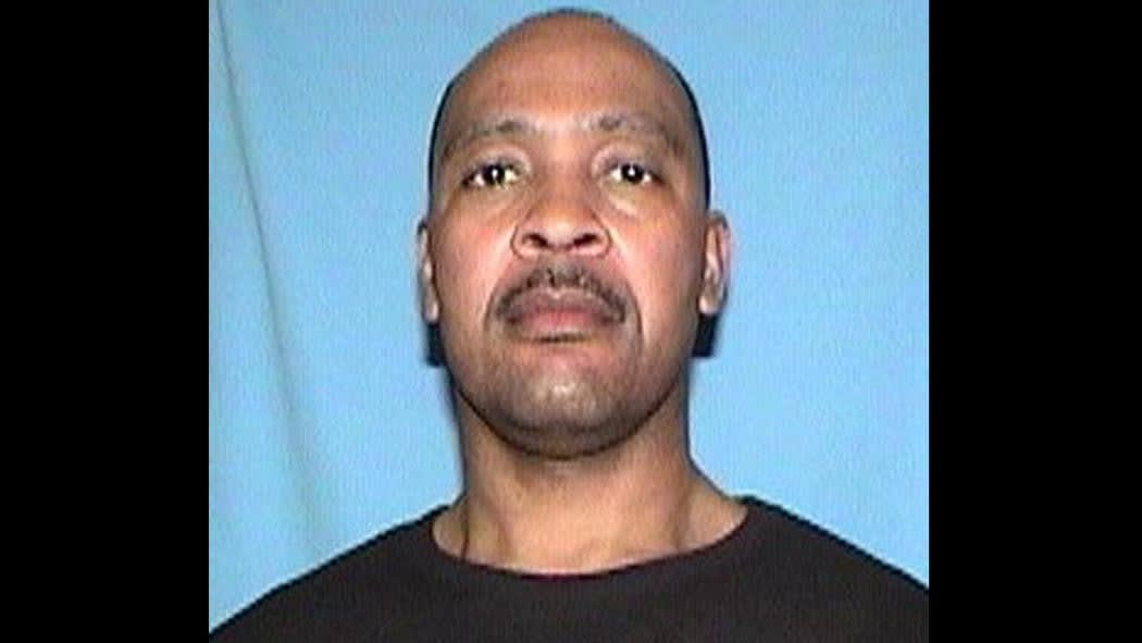 2 FBI Agents Shot Serving Warrant Near Chicago, Suspect Found Dead