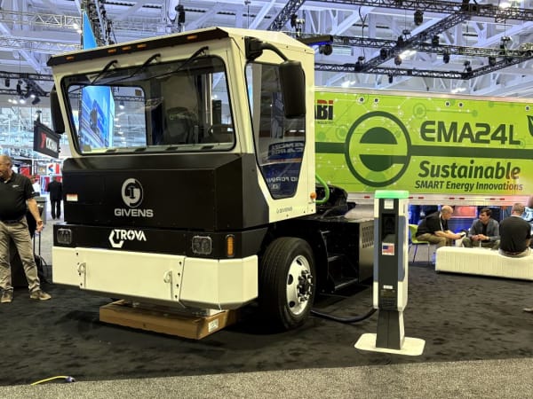 Electric Trova terminal tractor