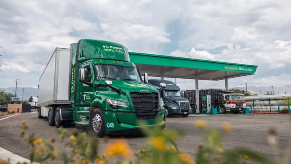 Photo of Freightliner Cascadia truck at Clean Energy RNG station