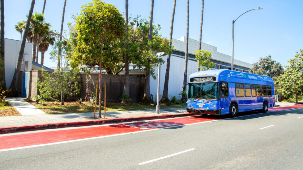 A Santa Monica, California, Big Blue Bus at a bus stop.