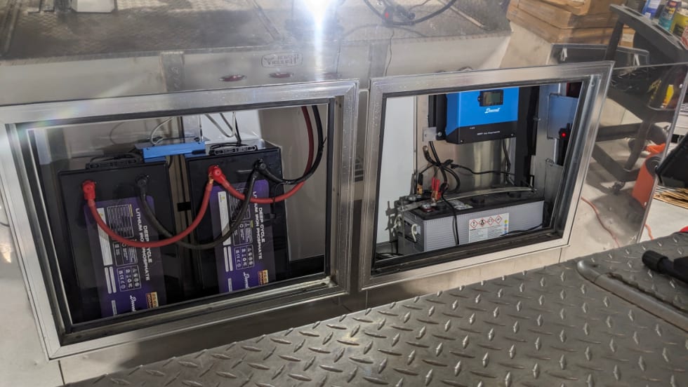 Deecell solar power system for trucks. 