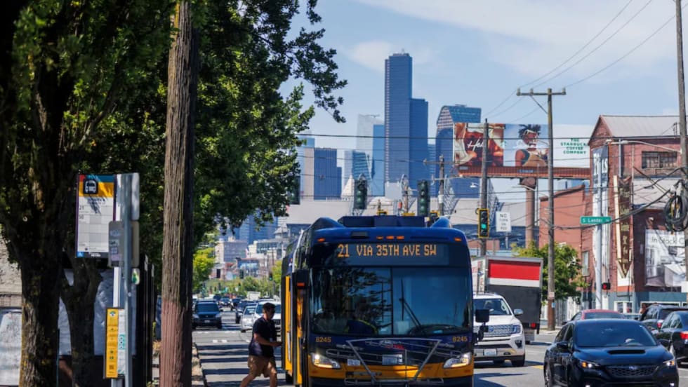 A King Country Metro bus in the city.