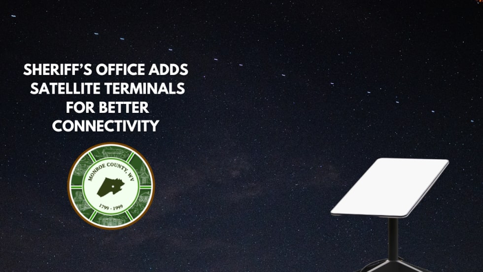 A Starlink mini terminal is shown with a night sky background showing the Starlink satellite.