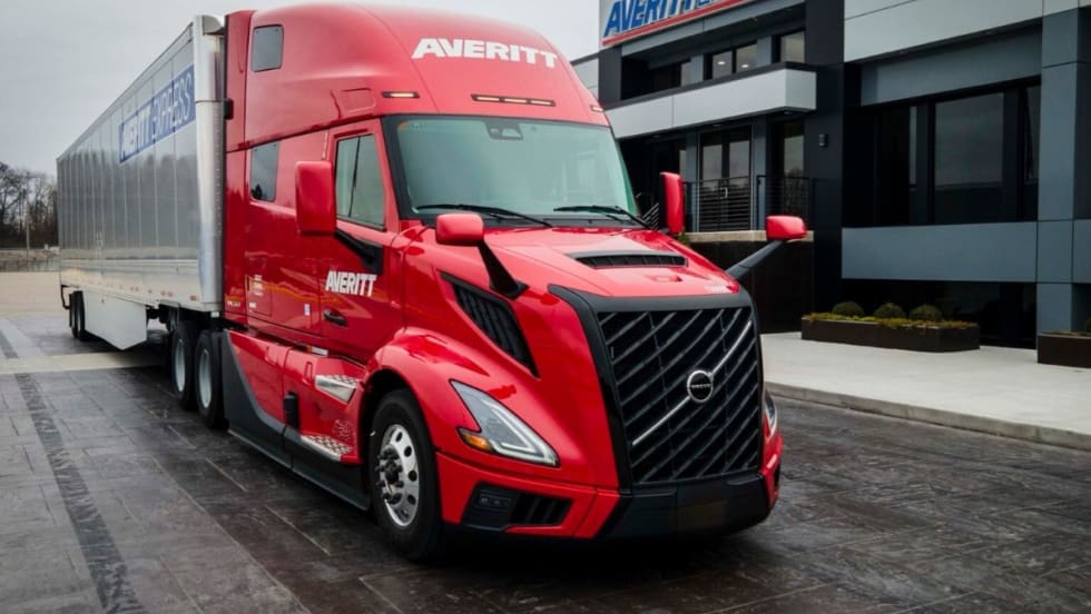 Averitt Express Volvo VNL.