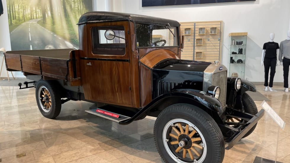 1928 Volvo LV Series truck. 