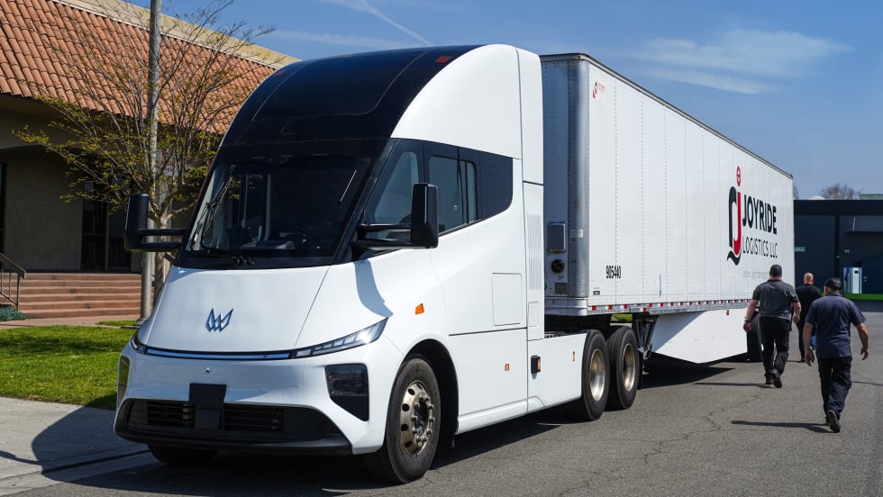 Windrose electric sleeper truck.