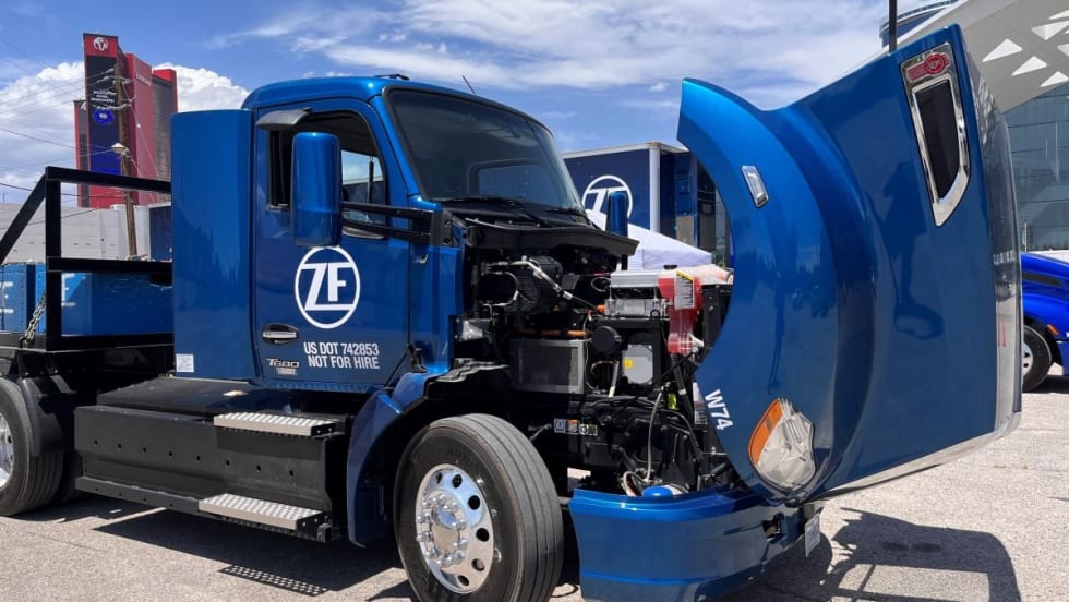 Kenworth T680 truck with ZF AxTrax2 drivetrain.
