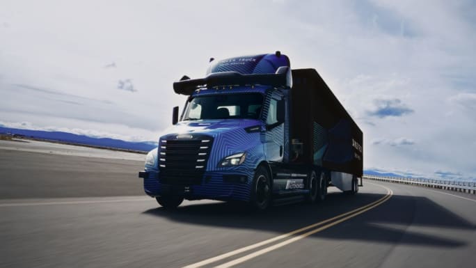 Front three-quarter view of  battery electric Freightliner eCascadia