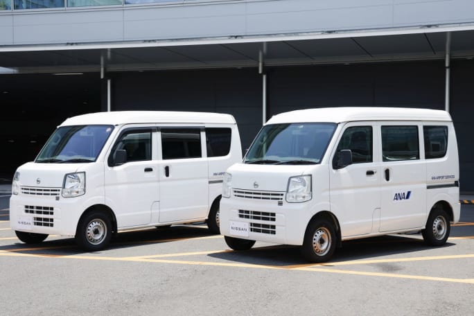 Nissan NV100 service vehicles operated by All Nippon Airways (ANA) airport services