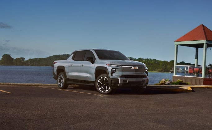 2025 Chevrolet Silverado EV front view