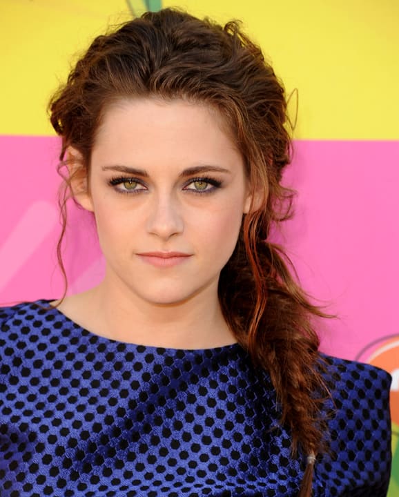 HOW-TO: Kristen Stewart's Feathered Fishtail Braid